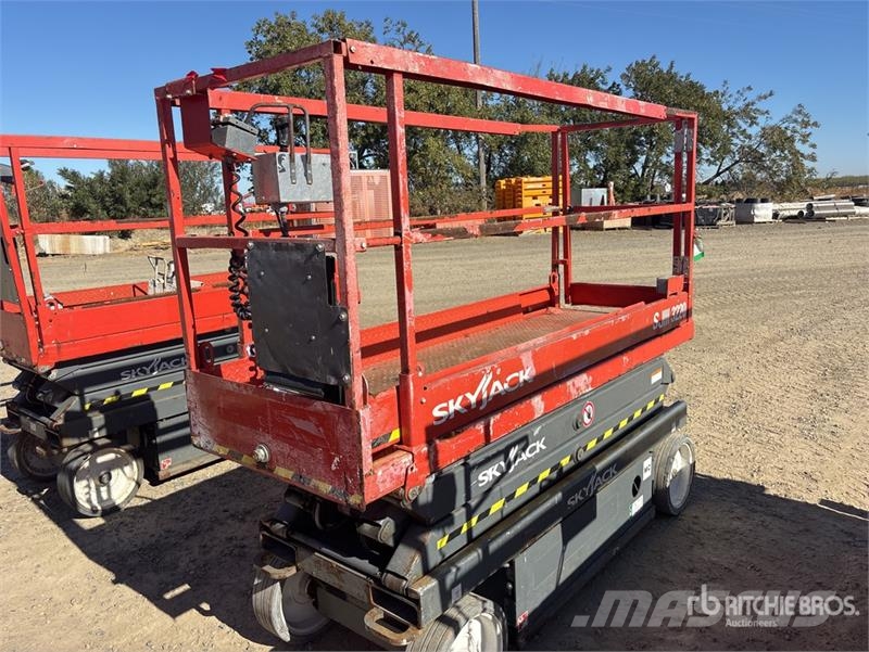 SkyJack SJIII 3220 Electric Scissor Lift Scissor lifts
