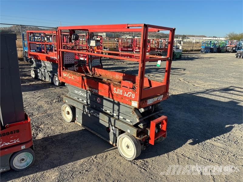 SkyJack SJIII-3220 Electric Scissor Lift Scissor lifts