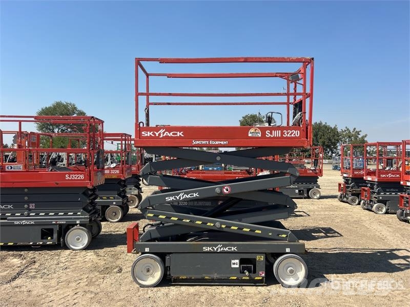 SkyJack SJIII 3220 Electric Scissor Lift Ollós emelők