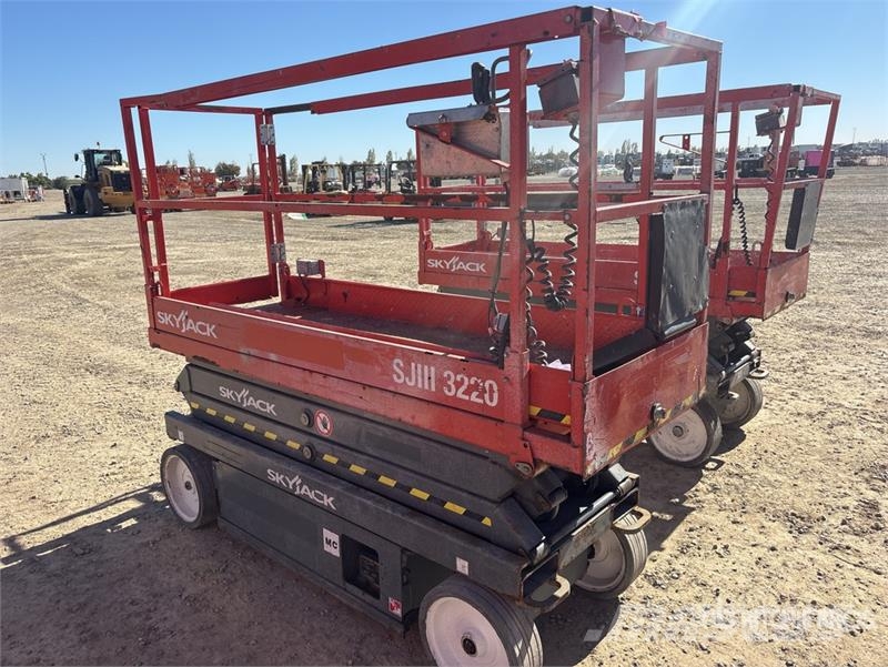 SkyJack SJIII 3220 Electric Scissor Lift Scissor lifts