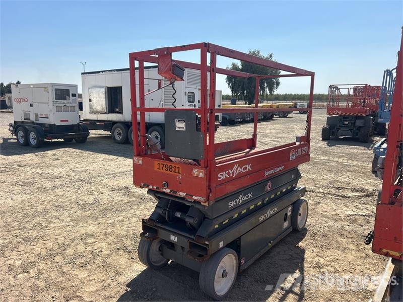 SkyJack SJIII 3220 Electric Scissor Lift Ollós emelők