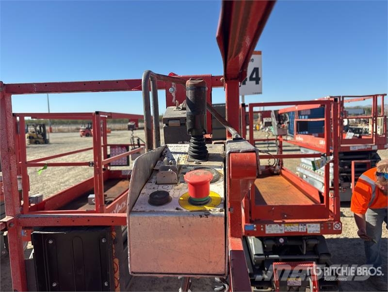 SkyJack SJIII 3220 Electric Scissor Lift Scissor lifts