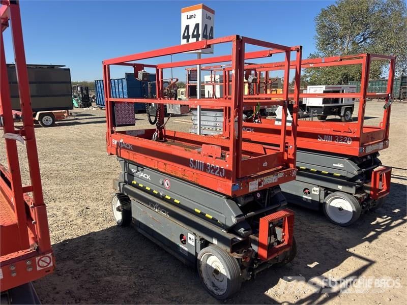 SkyJack SJIII 3220 Electric Scissor Lift Škaraste platforme