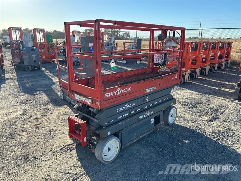 SkyJack SJIII-3220 Electric Scissor Lift Scissor lifts