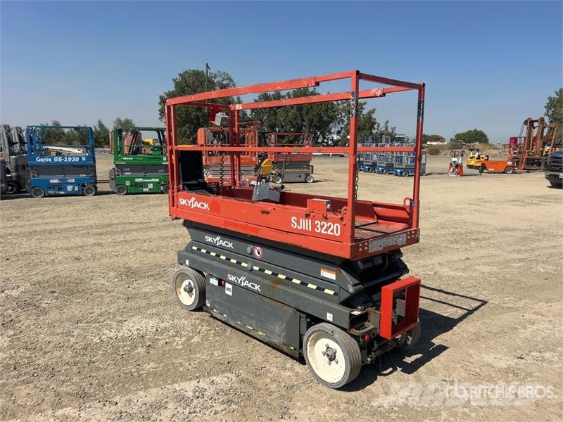 SkyJack SJIII 3220 Electric Scissor Lift Ollós emelők