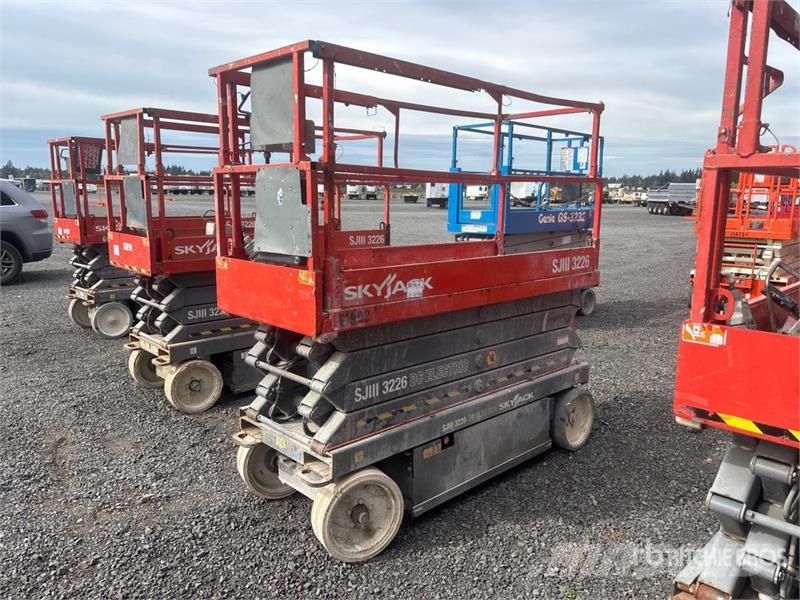 SkyJack SJIII 3226 Electric Scissor Lift Škaraste platforme