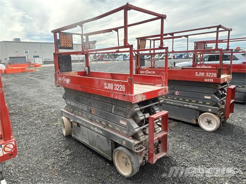 SkyJack SJIII 3226 Electric Scissor Lift Škaraste platforme