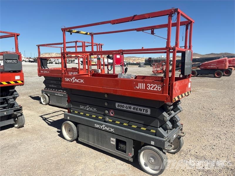 SkyJack SJIII 3226 Electric Scissor Lift Ollós emelők