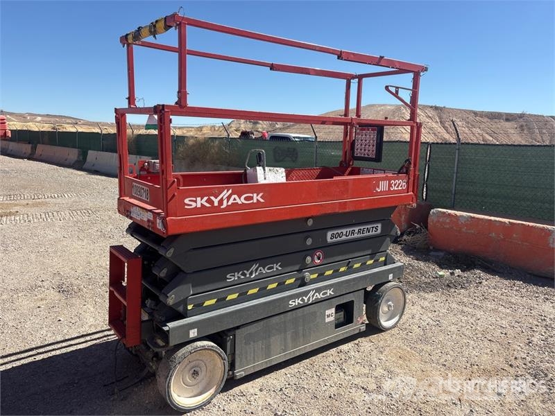 SkyJack SJIII 3226 Electric Scissor Lift Ollós emelők