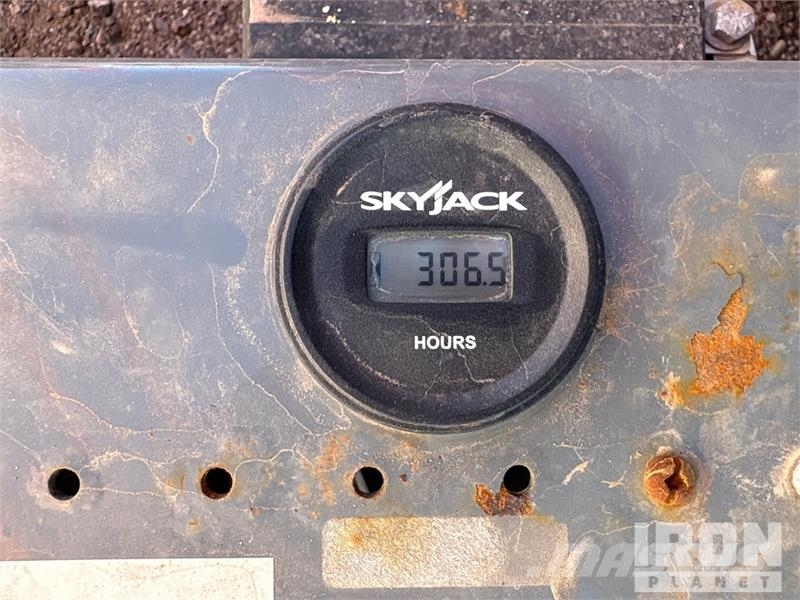 SkyJack SJIII-3226 Electric Scissor Lift 剪叉式升降机