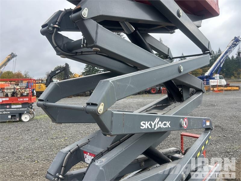 SkyJack SJIII 3226 Electric Scissor Lift 剪叉式升降机