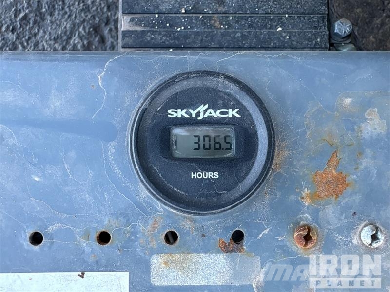 SkyJack SJIII-3226 Electric Scissor Lift 剪叉式升降机