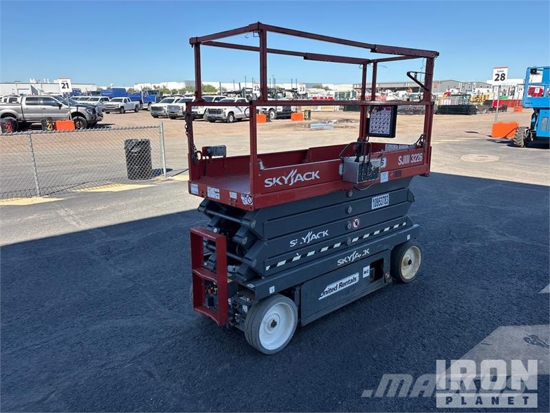 SkyJack SJIII-3226 Electric Scissor Lift 剪叉式升降机