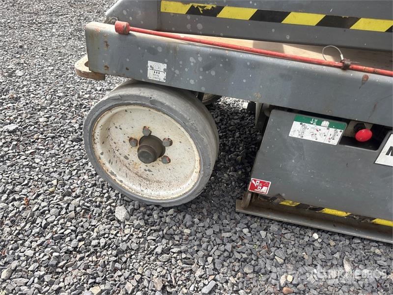 SkyJack SJIII 3226 Electric Scissor Lift رافعات مقصية الشكل