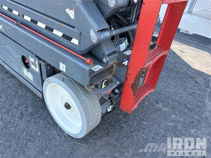 SkyJack SJIII-3226 Electric Scissor Lift 剪叉式升降机