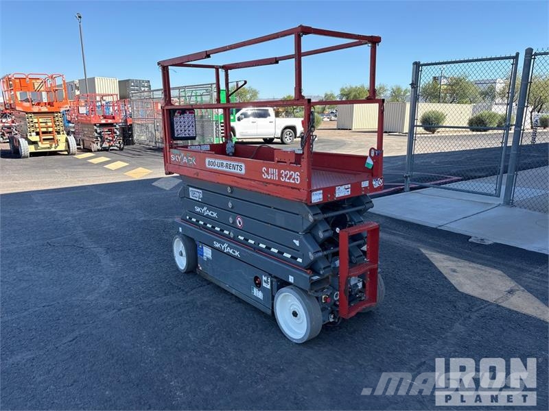 SkyJack SJIII-3226 Electric Scissor Lift 剪叉式升降机