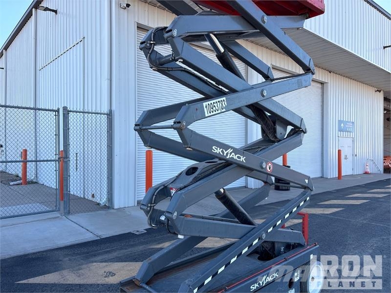SkyJack SJIII-3226 Electric Scissor Lift 剪叉式升降机