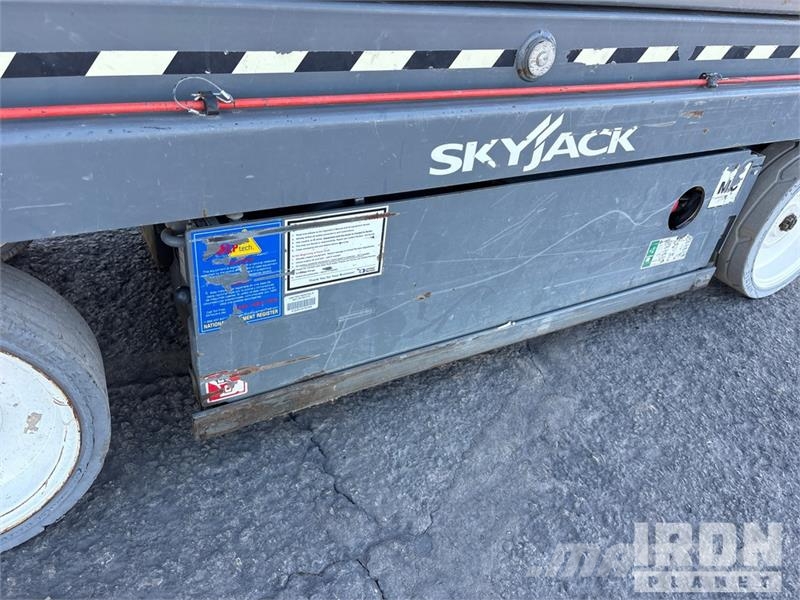 SkyJack SJIII-3226 Electric Scissor Lift 剪叉式升降机