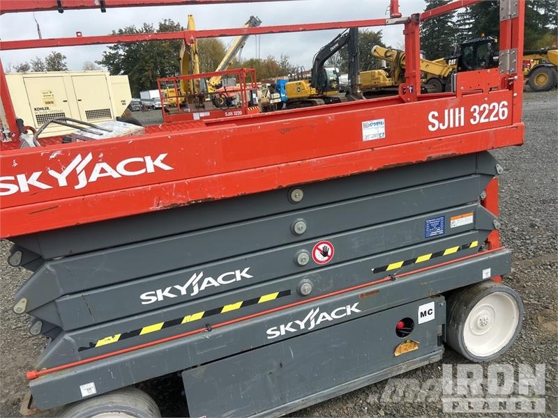 SkyJack SJIII 3226 Electric Scissor Lift 剪叉式升降机