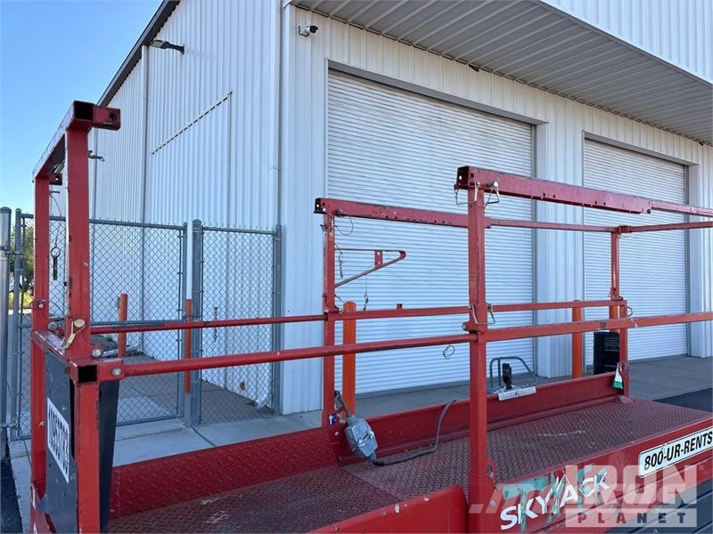 SkyJack SJIII-3226 Electric Scissor Lift 剪叉式升降机