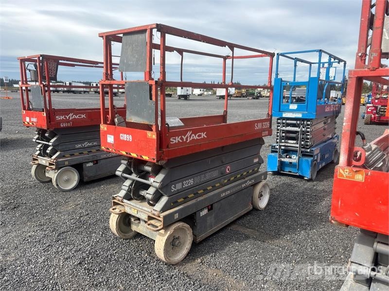 SkyJack SJIII 3226 Electric Scissor Lift رافعات مقصية الشكل