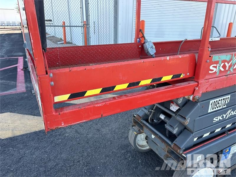 SkyJack SJIII-3226 Electric Scissor Lift 剪叉式升降机