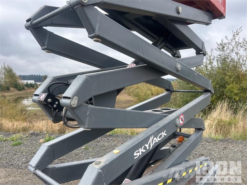 SkyJack SJIII 3226 Electric Scissor Lift 剪叉式升降机