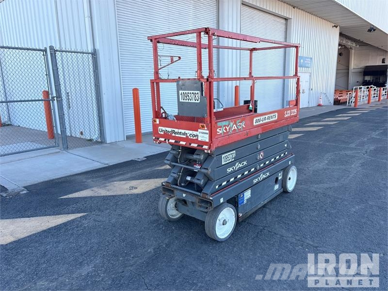 SkyJack SJIII-3226 Electric Scissor Lift 剪叉式升降机
