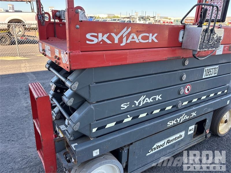 SkyJack SJIII-3226 Electric Scissor Lift 剪叉式升降机
