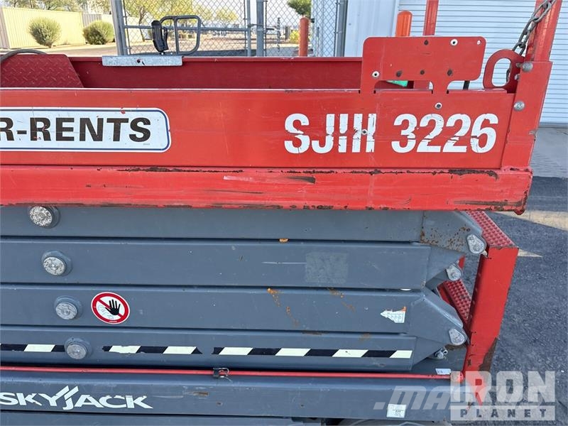 SkyJack SJIII-3226 Electric Scissor Lift 剪叉式升降机