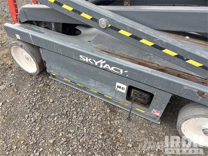 SkyJack SJIII 3226 Electric Scissor Lift 剪叉式升降机