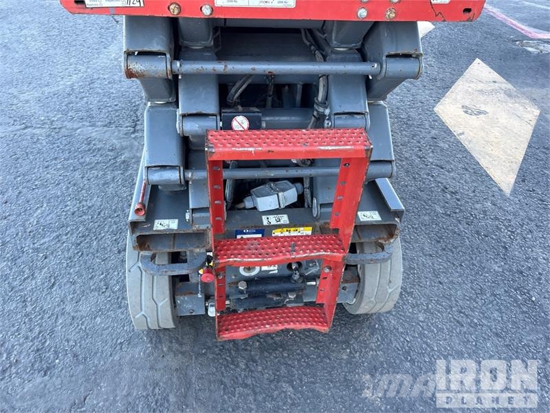 SkyJack SJIII-3226 Electric Scissor Lift 剪叉式升降机