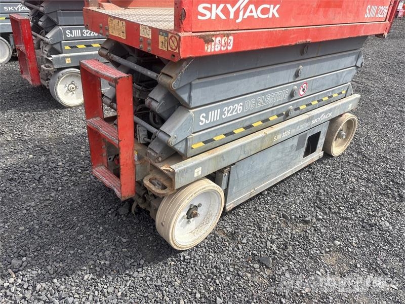 SkyJack SJIII 3226 Electric Scissor Lift رافعات مقصية الشكل