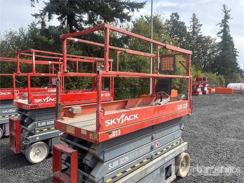 SkyJack SJIII 3226 Electric Scissor Lift رافعات مقصية الشكل