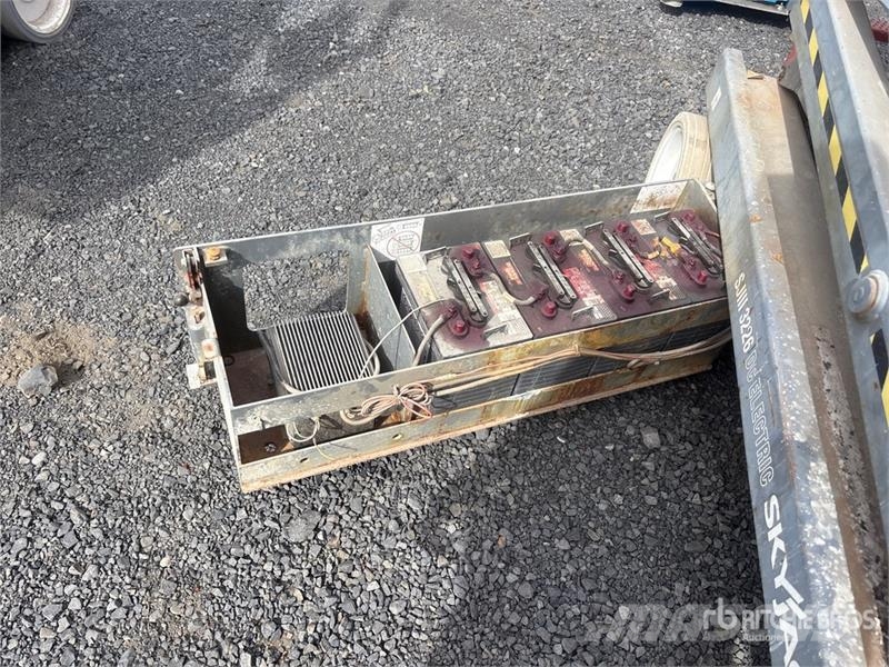 SkyJack SJIII 3226 Electric Scissor Lift رافعات مقصية الشكل