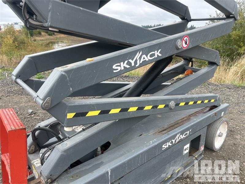 SkyJack SJIII 3226 Electric Scissor Lift 剪叉式升降机