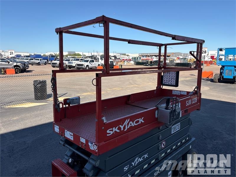 SkyJack SJIII-3226 Electric Scissor Lift 剪叉式升降机