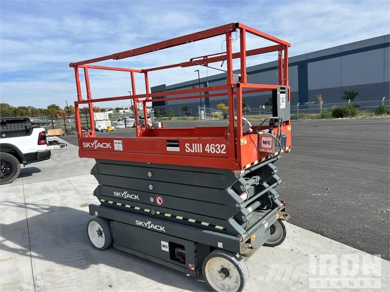 SkyJack SJIII 4632 Electric Scissor Lift Ollós emelők