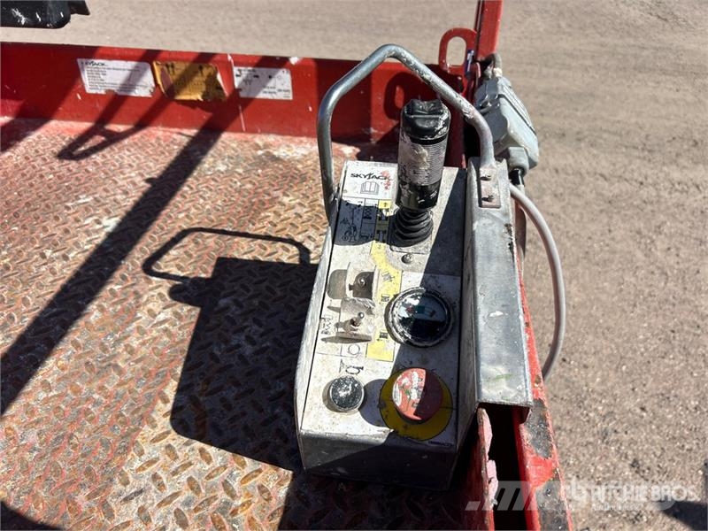 SkyJack SJIII 4632 Electric Scissor Lift Scissor lifts