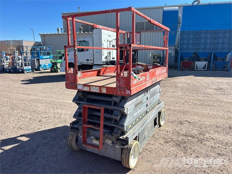 SkyJack SJIII 4632 Electric Scissor Lift Saksilavat