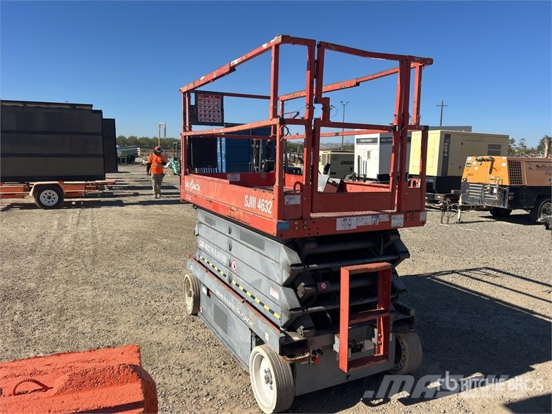 SkyJack SJIII 4632 Electric Scissor Lift Scissor lifts