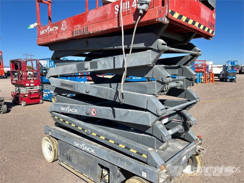 SkyJack SJIII 4632 Electric Scissor Lift Saksilavat
