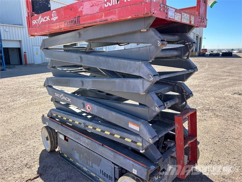 SkyJack SJIII 4632 Electric Scissor Lift Saksilavat