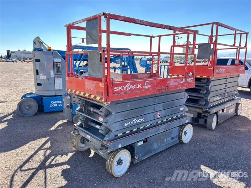 SkyJack SJIII 4632 Electric Scissor Lift Scissor lifts