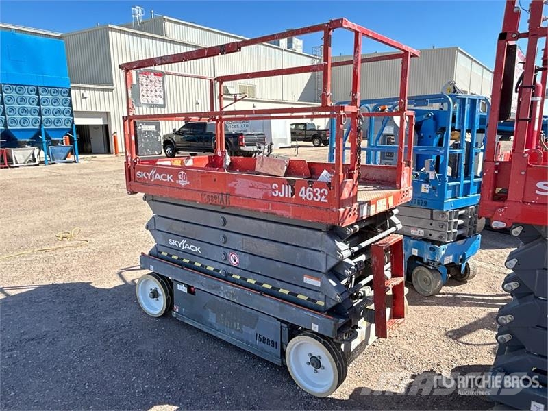 SkyJack SJIII 4632 Electric Scissor Lift Scissor lifts