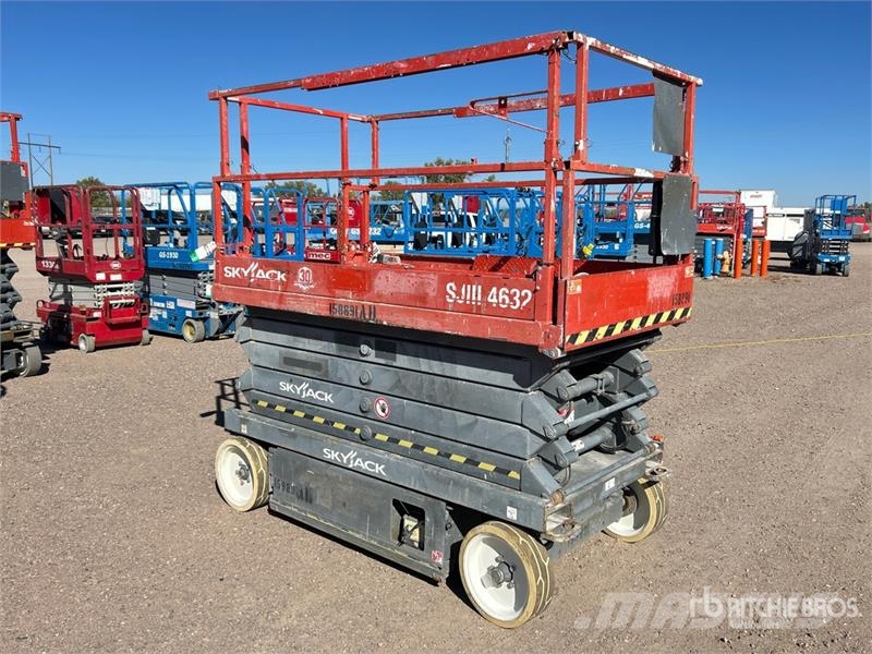 SkyJack SJIII 4632 Electric Scissor Lift Saksilavat