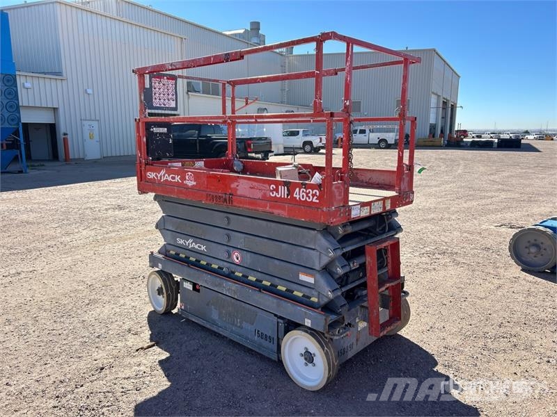SkyJack SJIII 4632 Electric Scissor Lift Saksilavat