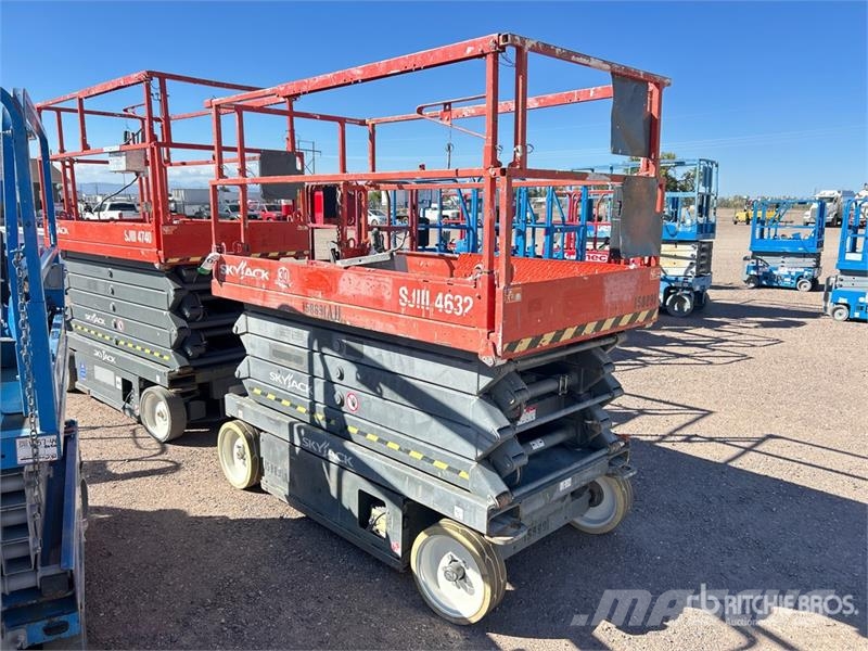 SkyJack SJIII 4632 Electric Scissor Lift Scissor lifts