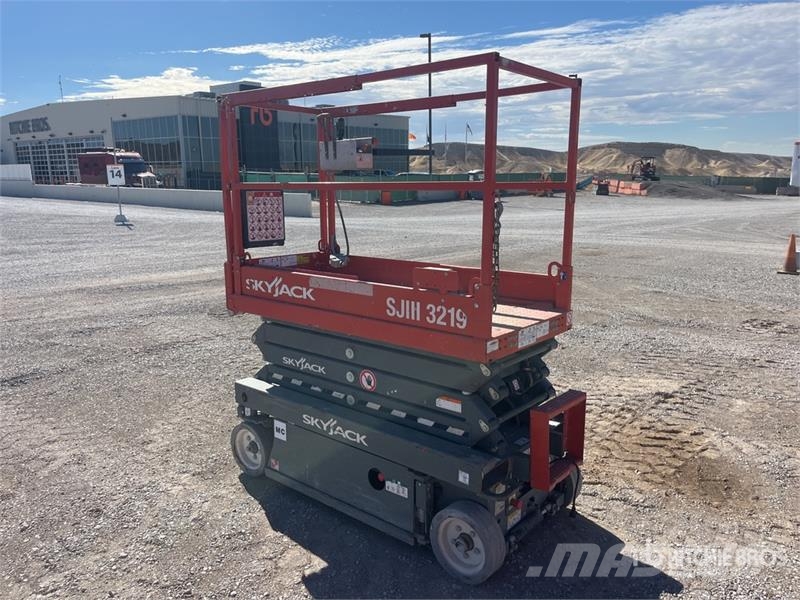 SkyJack SJIII3219 Electric Scissor Lift Saxliftar