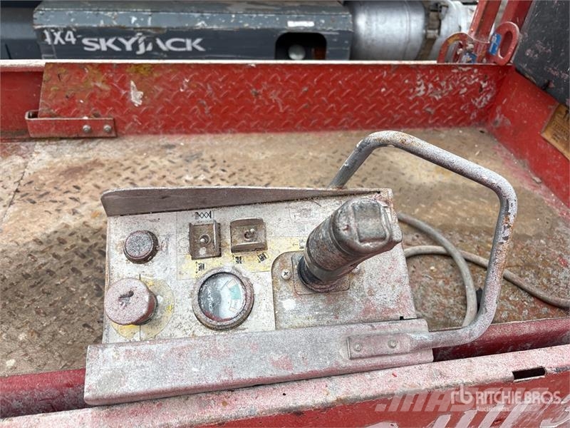 SkyJack SJIII3219 Electric Scissor Lift رافعات مقصية الشكل